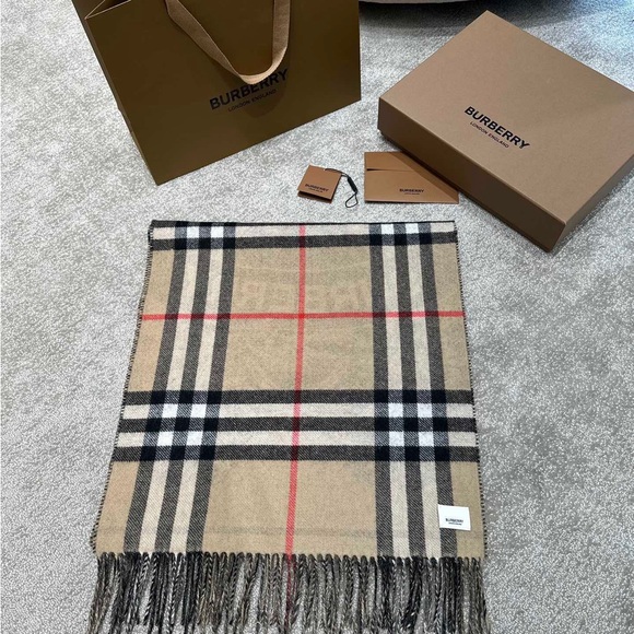 Burberry Tan and Black Men's Scarf - Picture 4 of 9